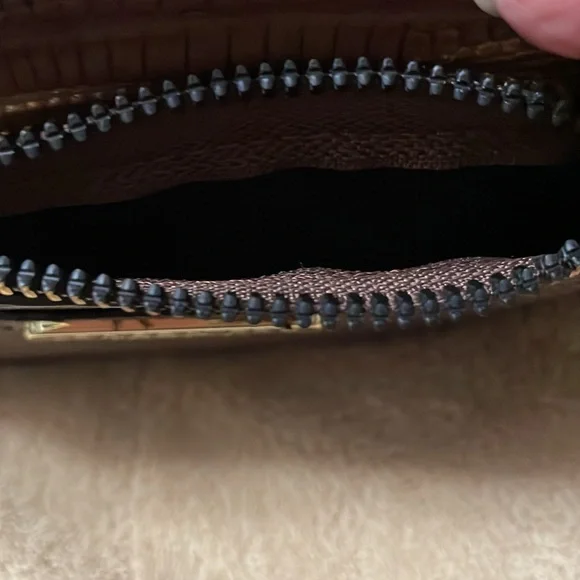 London Fog Wristlet - Picture 6 of 8